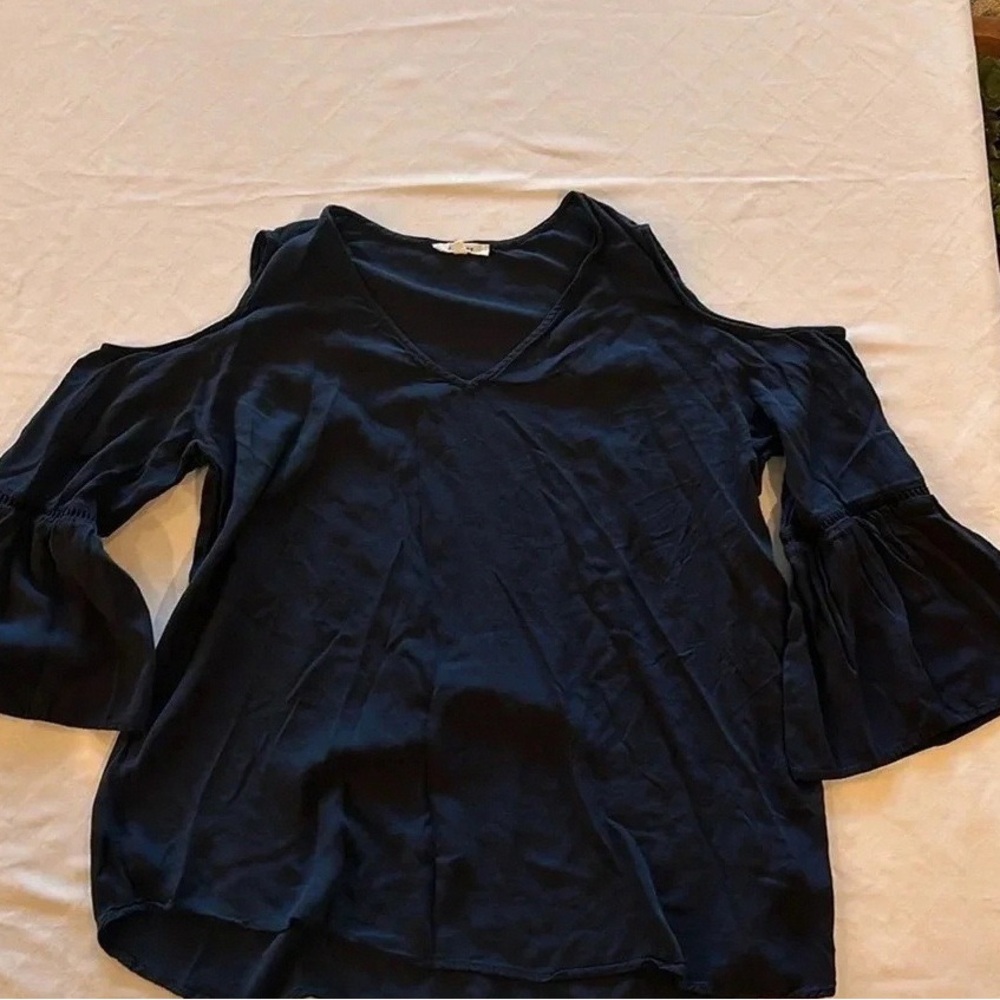Chic Navy Cold Shoulder Blouse